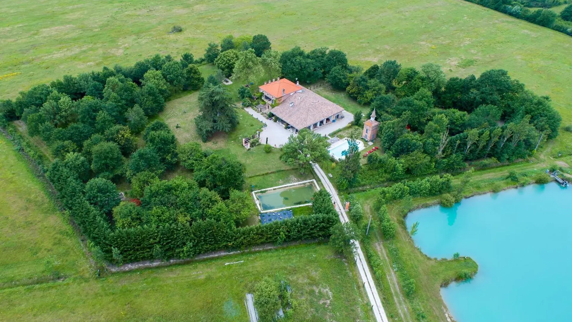 Parc De Coulassy Negrepelisse Bed & Breakfast
